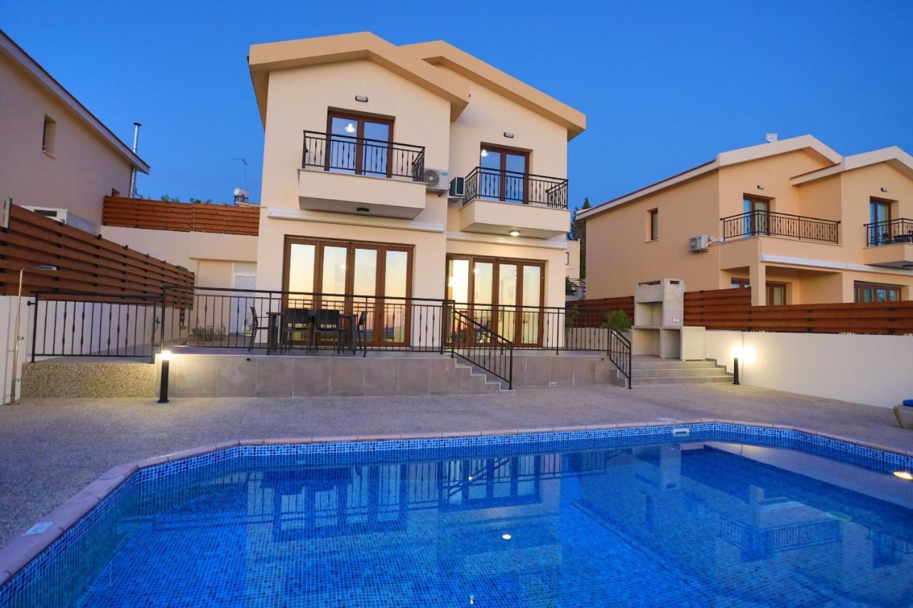 Ernica Villa